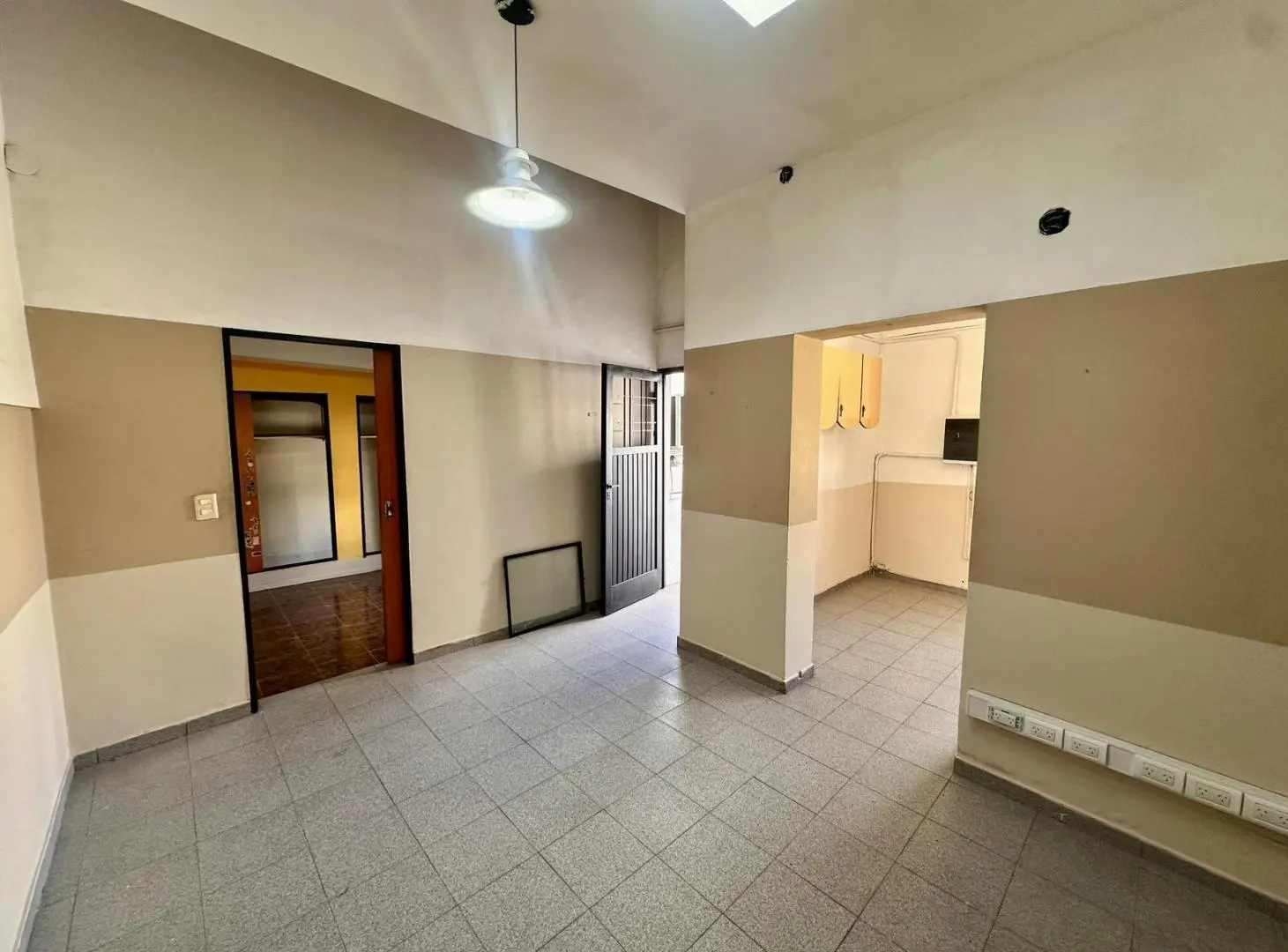 PH multifamiliar (para 3 familias) o ideal para quien busque tener espacio para oficina 5
