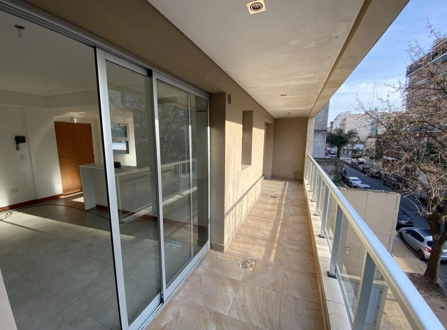 ¡Excelente Departamento 2 ambientes al frente con balcon! 4
