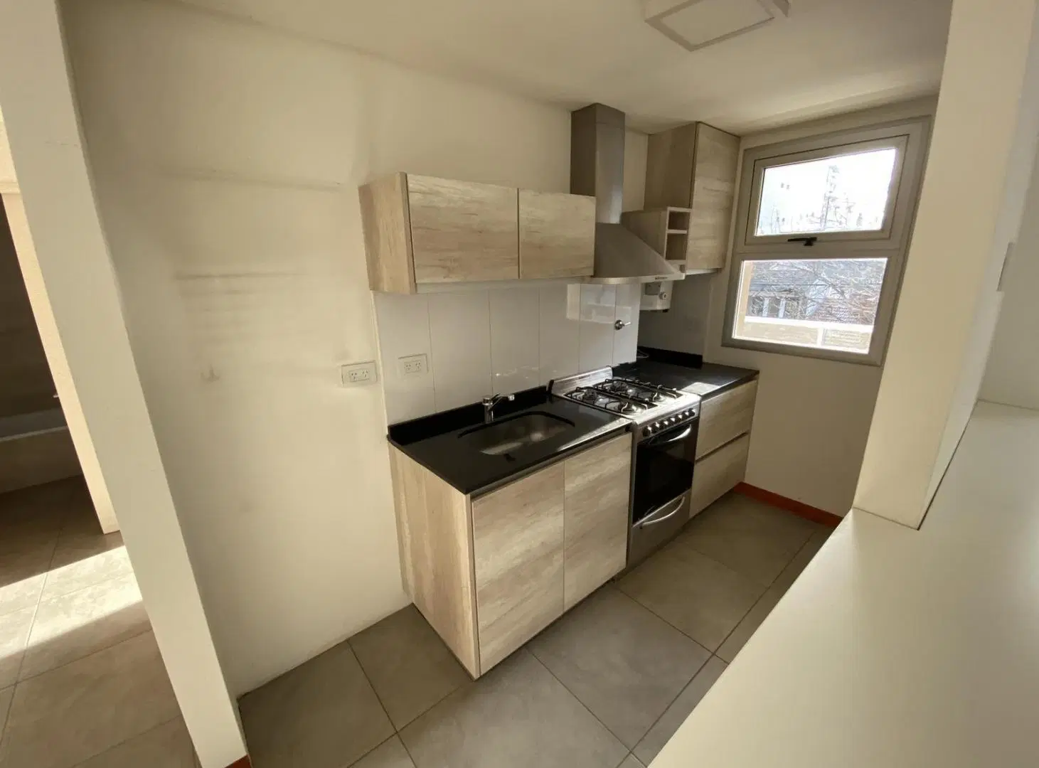 ¡Excelente Departamento 2 ambientes al frente con balcon! 3
