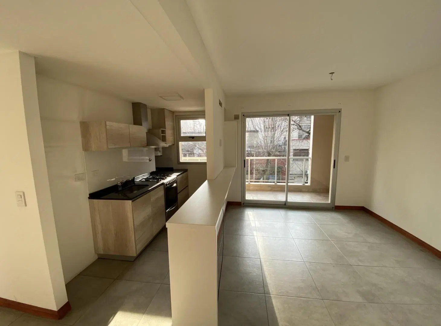 ¡Excelente Departamento 2 ambientes al frente con balcon! 2