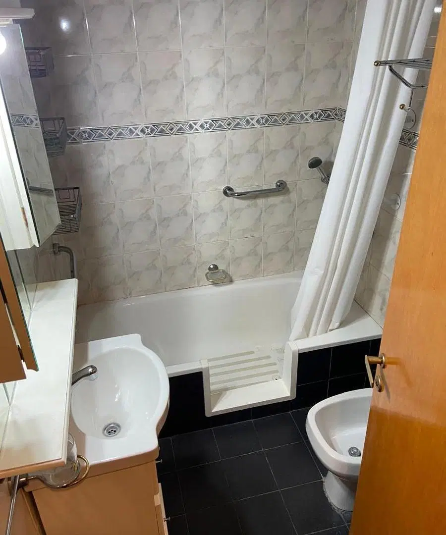 ¡PH con cochera y 3 habitaciones, una en suite! 2