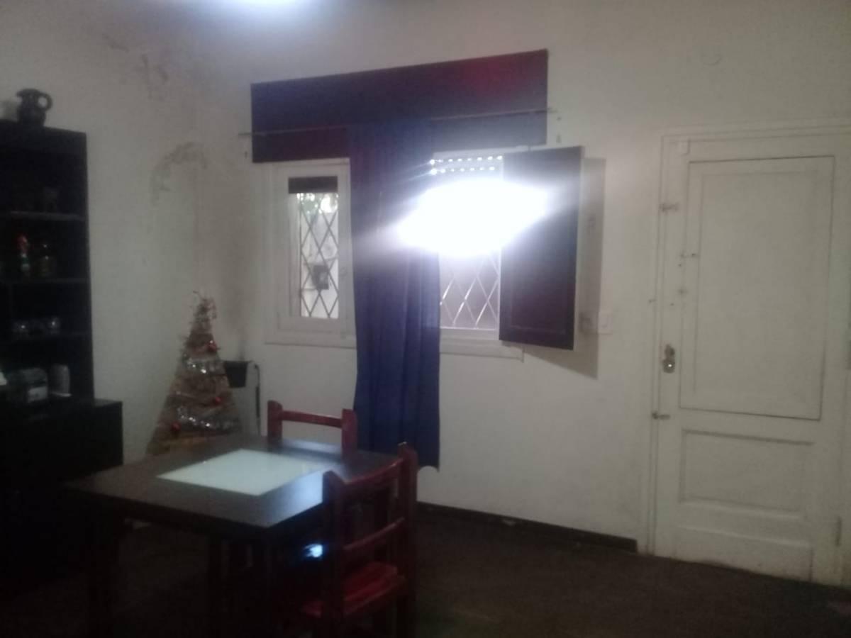 Casa 2 ambientes con garage y fondo libre