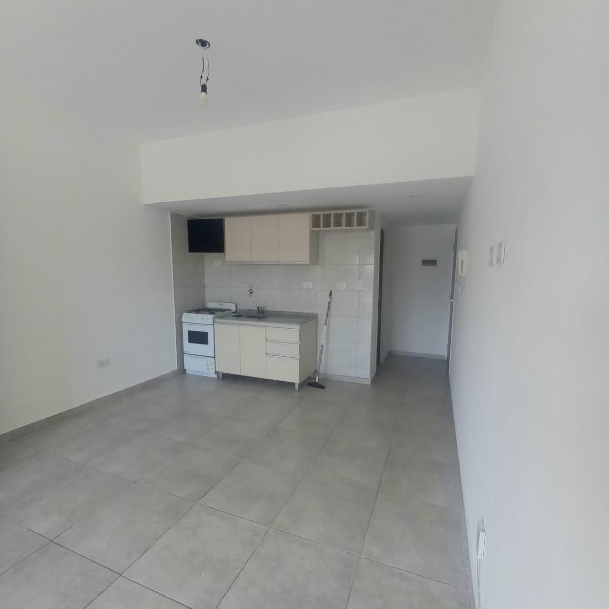 Departamento Monoambiente Con Balcón. Con renta.