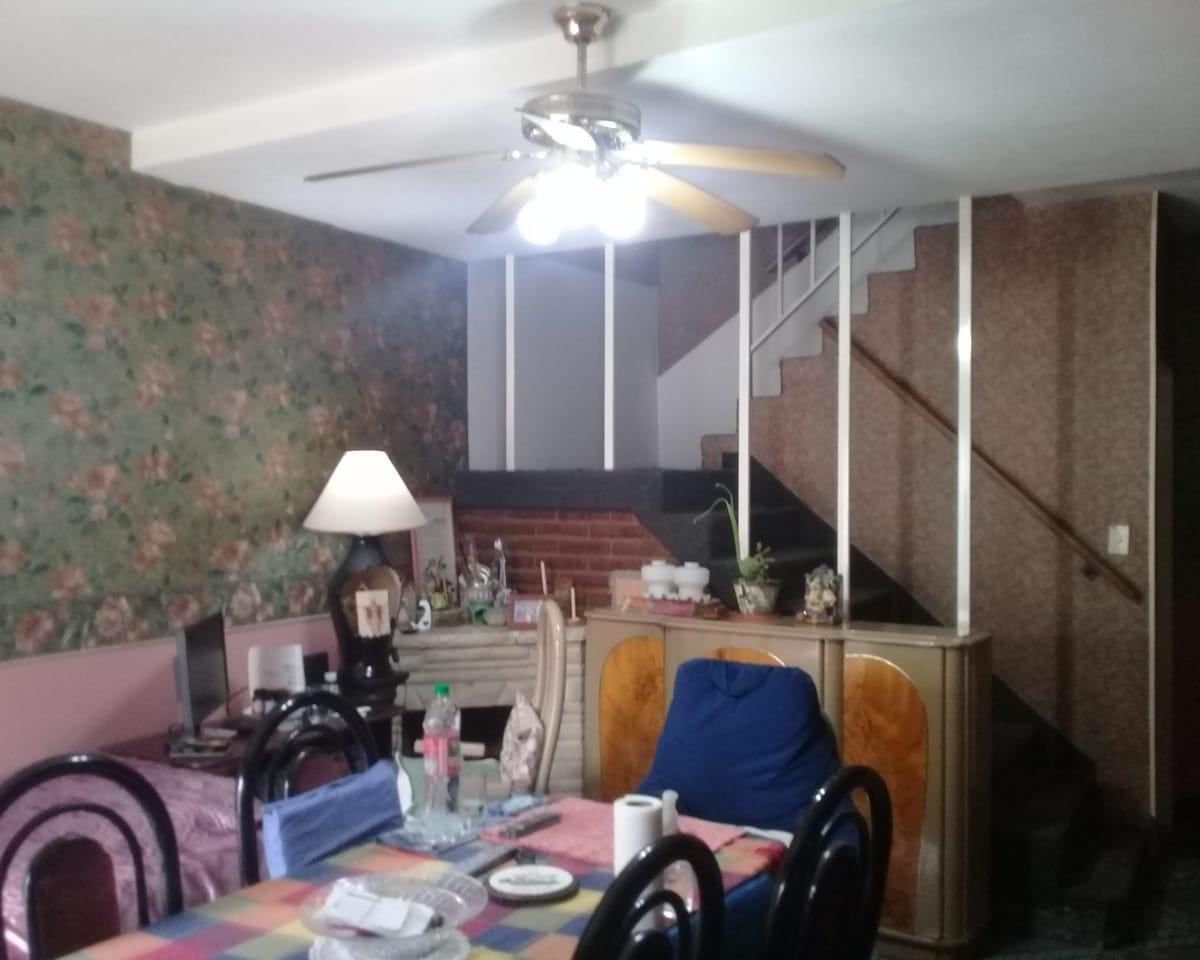En venta Dúplex 3 y 1/2 ambientes, con cochera y patio