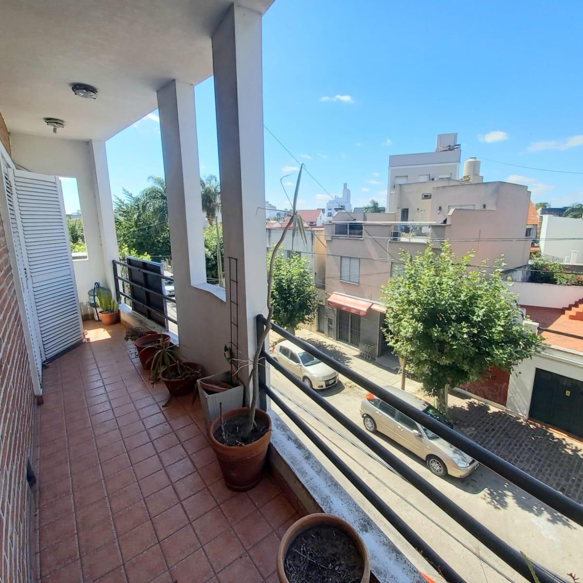 Semipiso de 3 Ambientes con Cochera y Baulera. Excelente Ubicación. 3