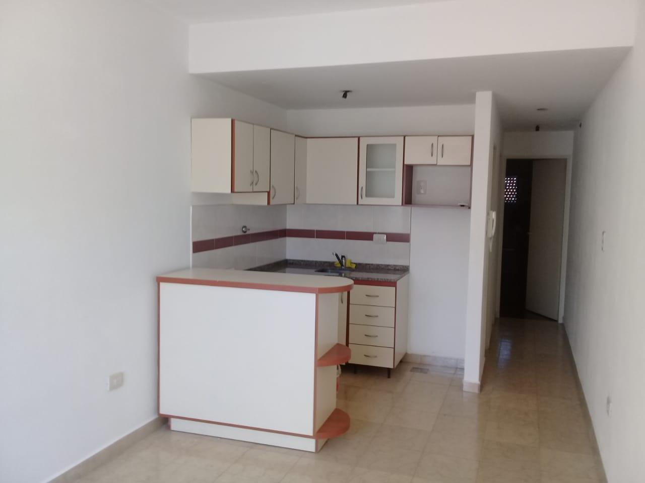 Foto de Departamento 2 ambientes, al frente con balcón., imagen 3
