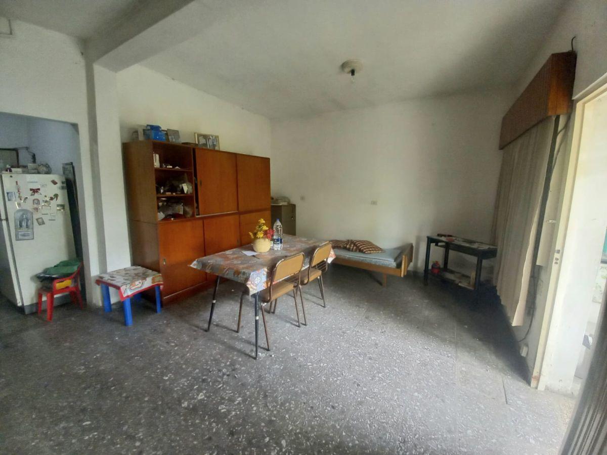 Foto de Casa Multifamiliar. PB 2 locales, monoambiente, garage p/ 3 autos y, imagen 1