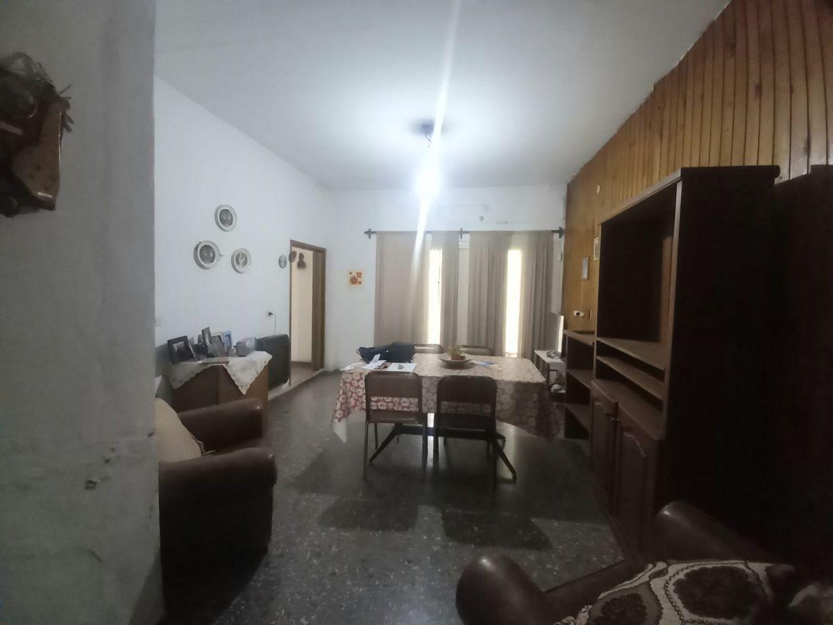 Foto de Casa Multifamiliar. PB 2 locales, monoambiente, garage p/ 3 autos y, imagen 5