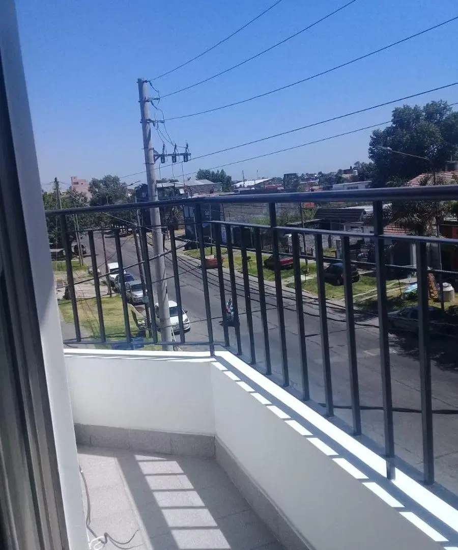 Departamento 2 ambientes, al frente con balcón. 5