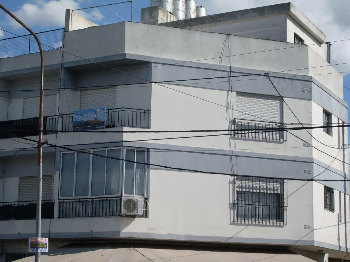 Departamento 2 ambientes, al frente con balcón. 4