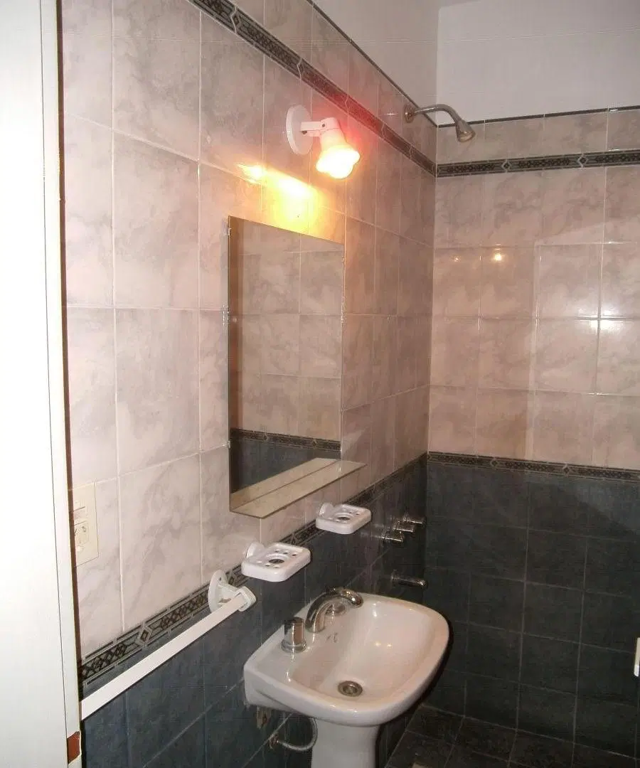 Departamento 2 ambientes, al frente con balcón. 5