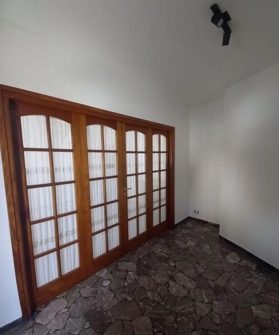 OFICINA PARA USO PROFESIONAL Y/O COMERCIAL. PLANTA BAJA CON ENTRADA INDEPENDIENTE. 4
