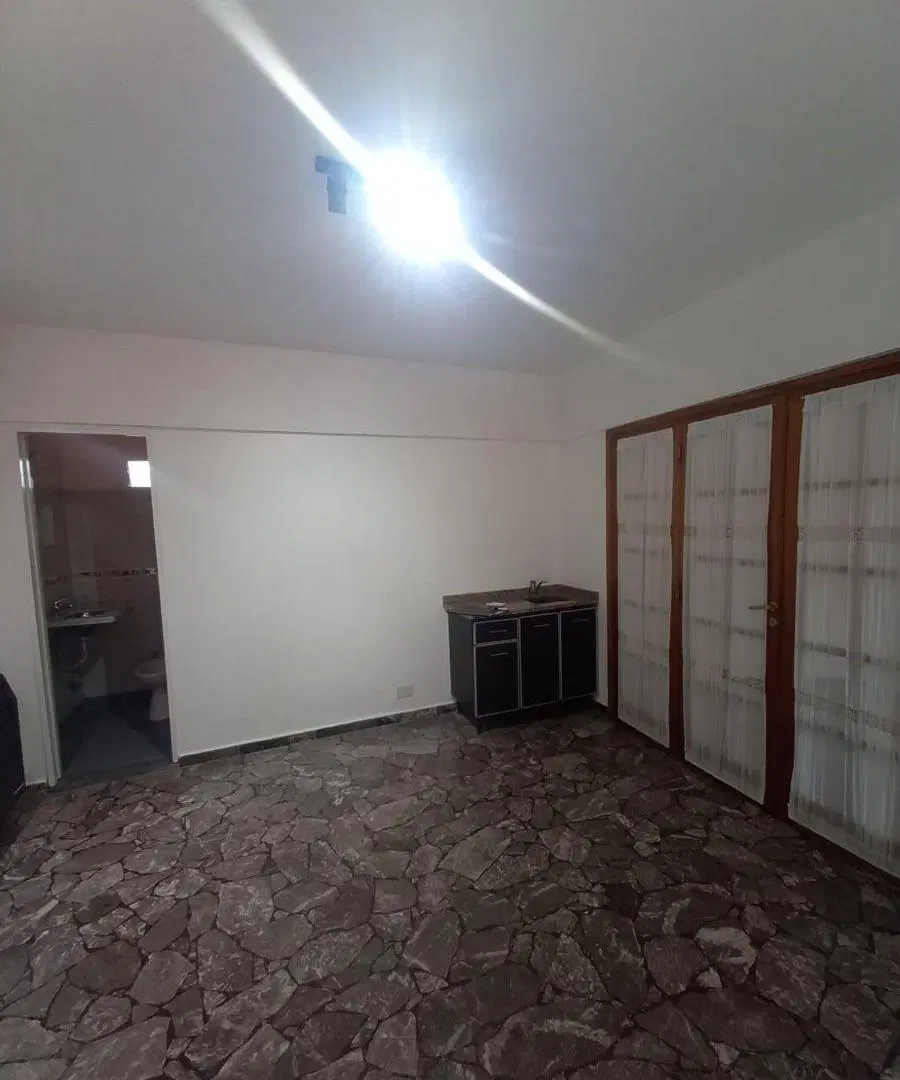 OFICINA PARA USO PROFESIONAL Y/O COMERCIAL. PLANTA BAJA CON ENTRADA INDEPENDIENTE. 2