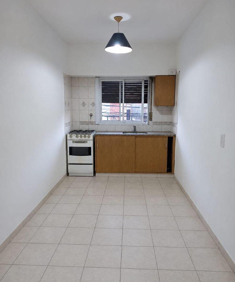 Foto de Departamento 2 ambientes, al frente con balcón., imagen 1
