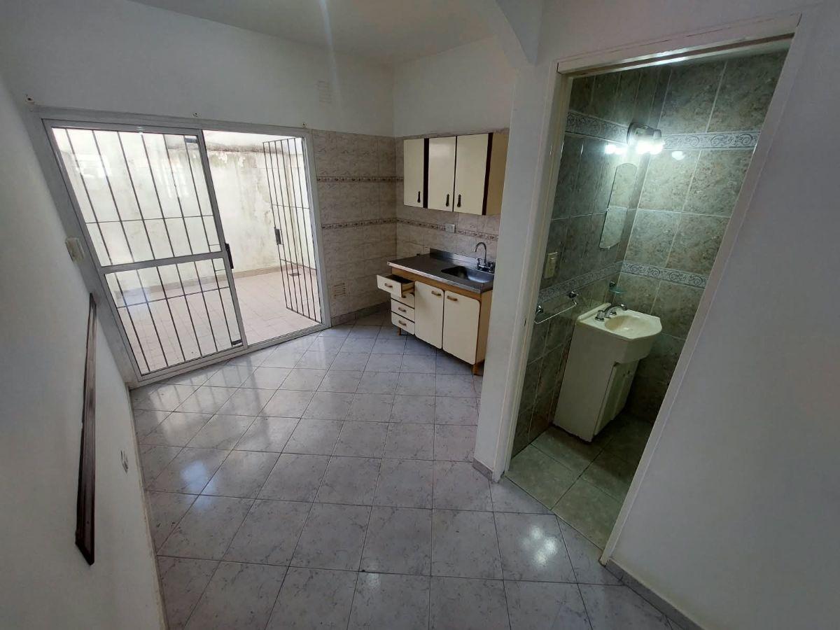 Foto de Dúplex 3 ambientes con cochera y patio, imagen 1