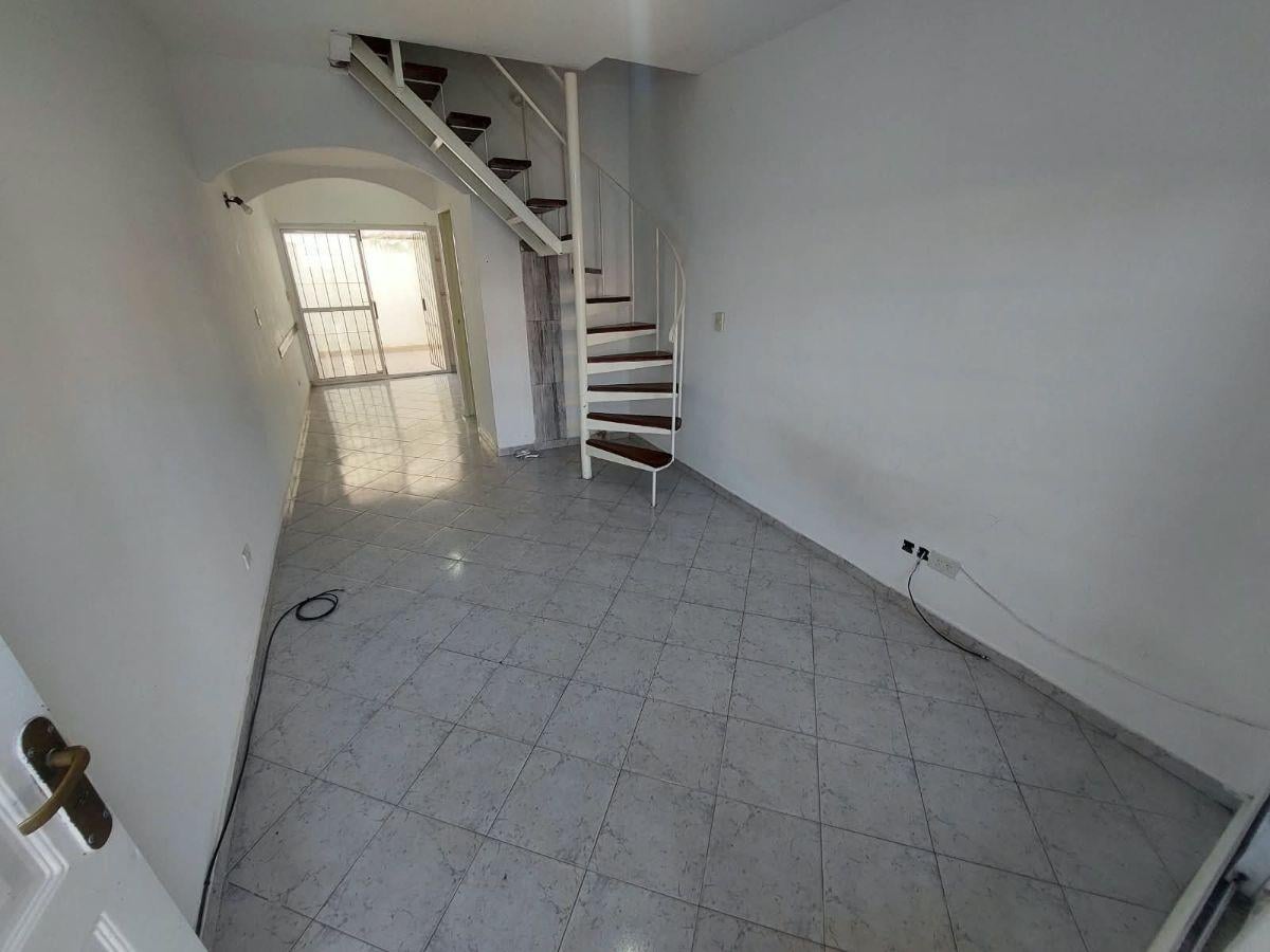 Foto de Dúplex 3 ambientes con cochera y patio, imagen 2
