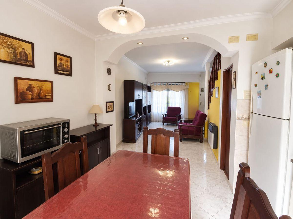 Foto de Triplex 4 ambientes con cochera. Entrada independiente., imagen 3