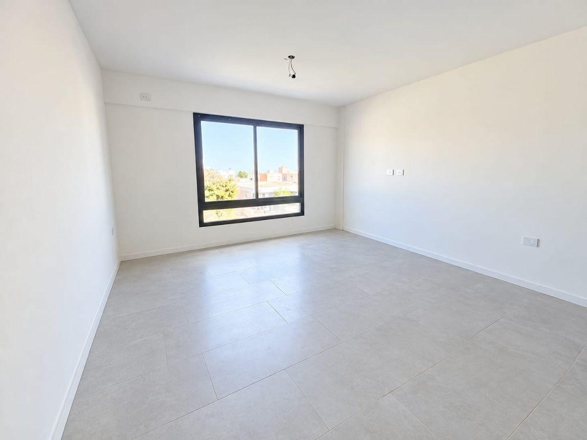 Foto de Departamento 2 ambientes, en planta baja. Con cochera y fondo. A, imagen 4