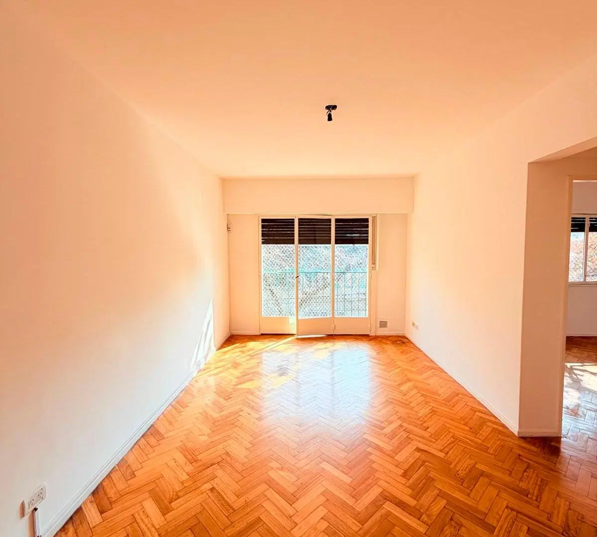 Excelente departamento de 3 amplios ambientes con balcón al frente 3