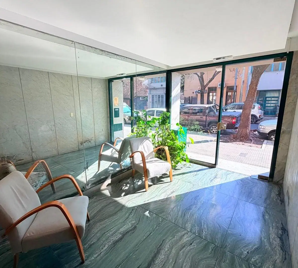 Excelente departamento de 3 amplios ambientes con balcón al frente 4