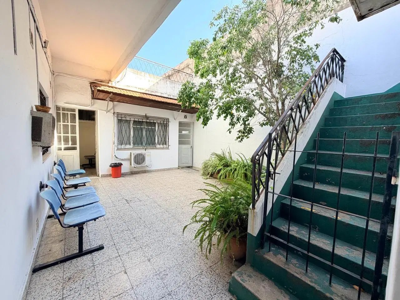 Casa 4 ambientes a refaccionar sobre lote 8,66 x 17 en Versalles | Patio y terraza 5