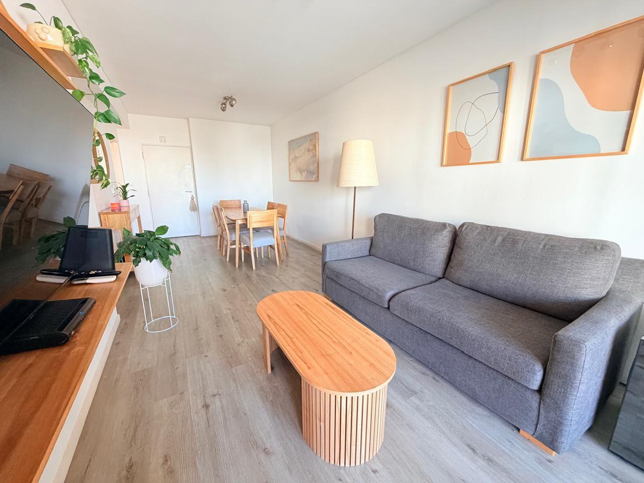 Foto de Excelente semipiso de 4 ambientes con palier privado, balcón, imagen 3