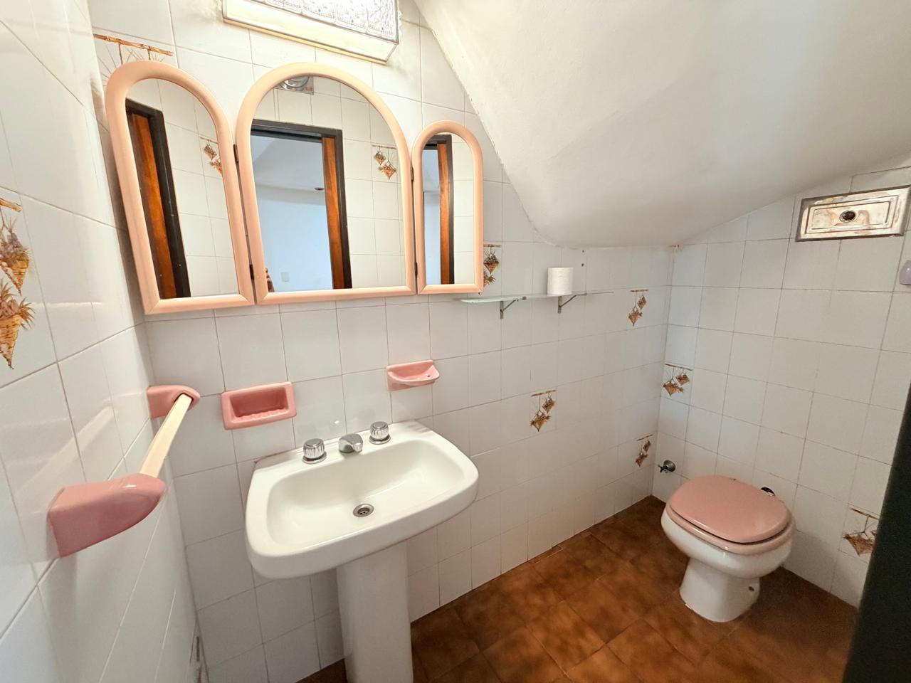 Foto de Casa en venta e Villa Real, 6 ambientes, cochera para 5 autos, patio y, imagen 4