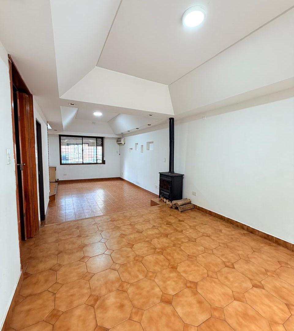 Foto de Casa en venta e Villa Real, 6 ambientes, cochera para 5 autos, patio y, imagen 1