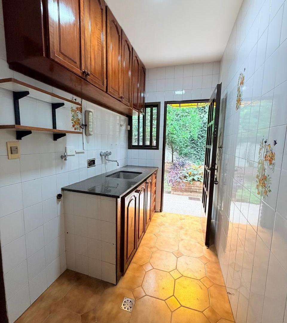 Foto de Casa en venta e Villa Real, 6 ambientes, cochera para 5 autos, patio y, imagen 2