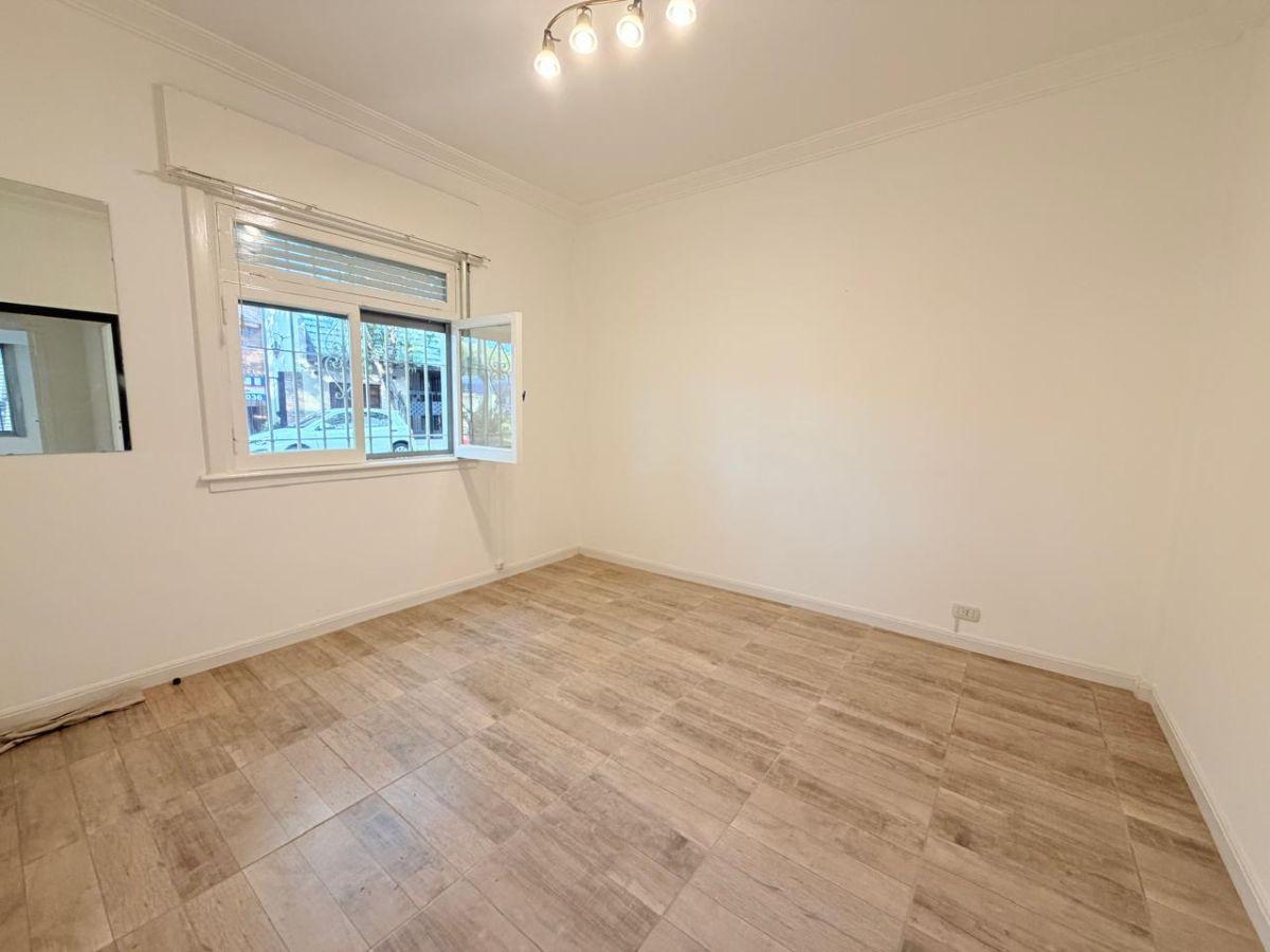 Foto de PH de 3 ambientes en planta baja con patio – En alquiler, imagen 2