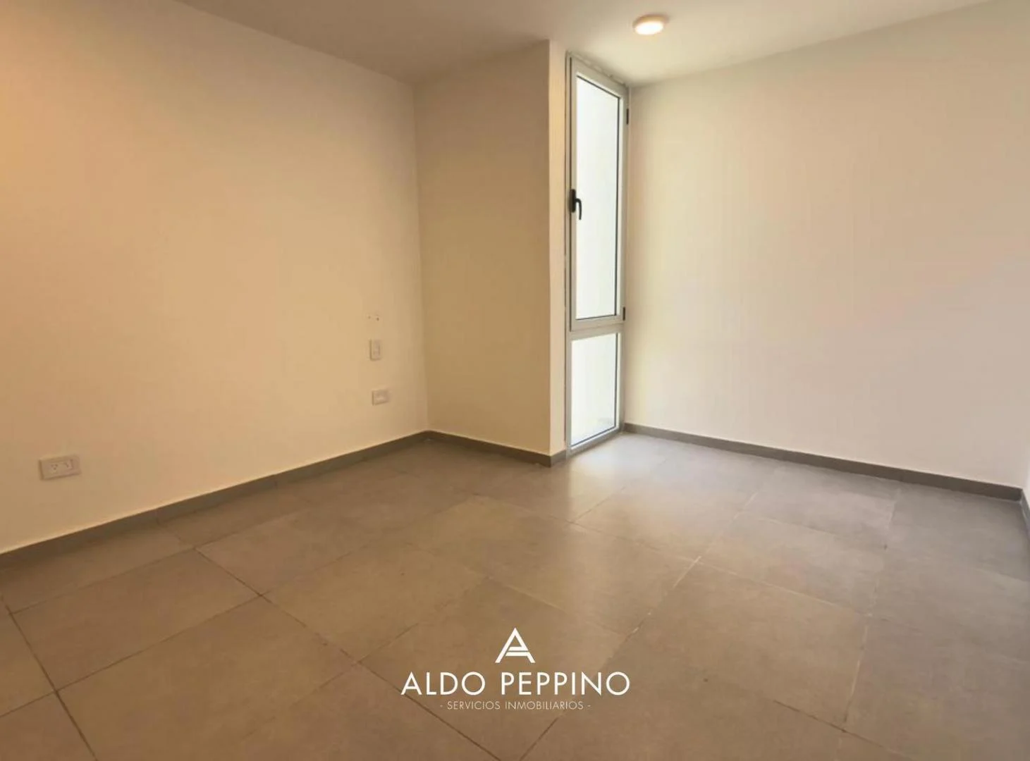 DUPLEX ESQUINA DE 3 DORM CON ESCRITORIO Y COCHERA PARA DOS AUTOS  - BRISAS DE MANANTIALES