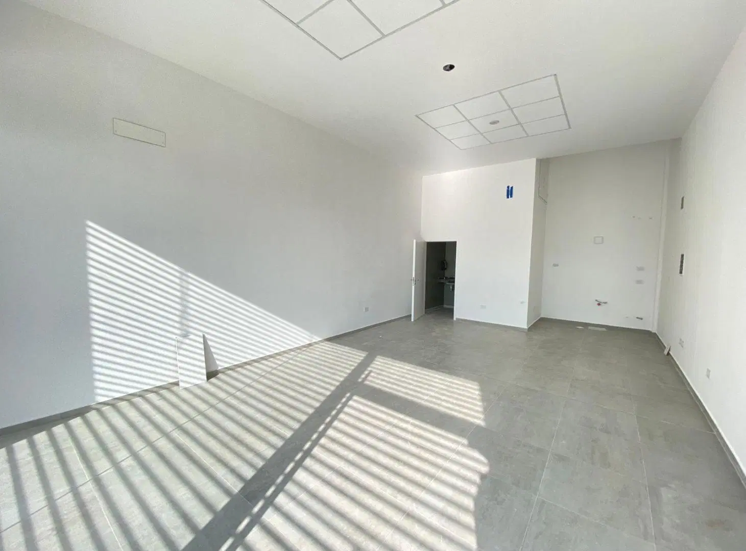 LOCAL ESQUINA  EN ALQUILER 70M2 - PUERTO 27 - COSTAS DE MANANTIALES 4