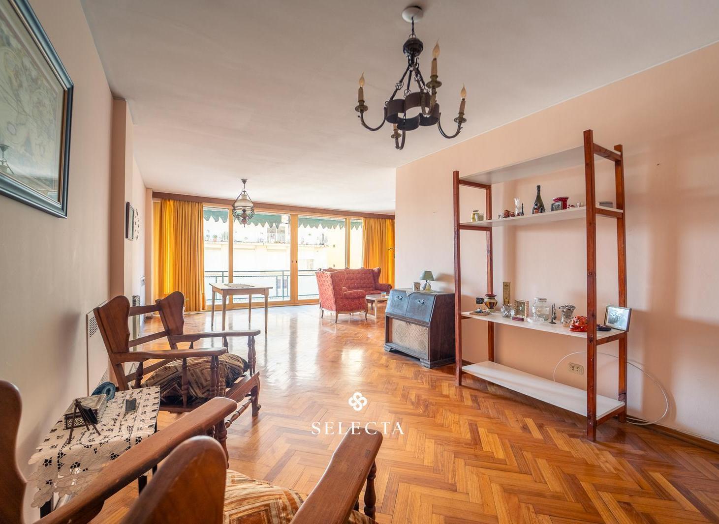 VENDO DEPTO DE 200 M2 C/4 DORMITORIOS-COCHERA B° CENTRO
