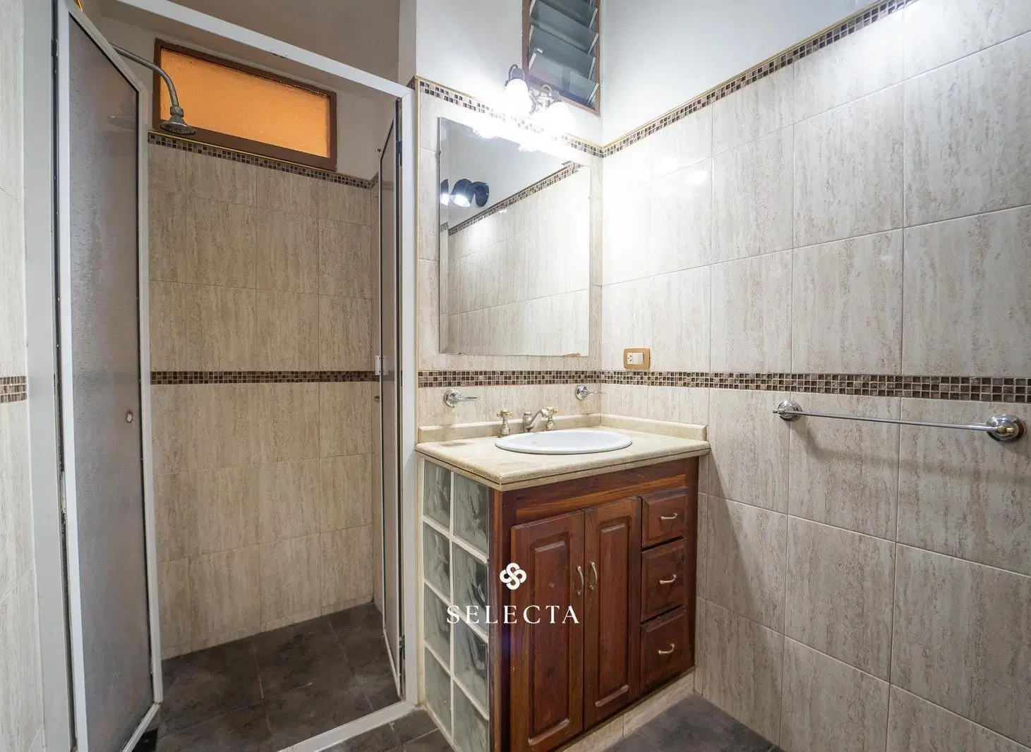 VENDO DEPTO DE 200 M2 C/4 DORMITORIOS-COCHERA B° CENTRO 4
