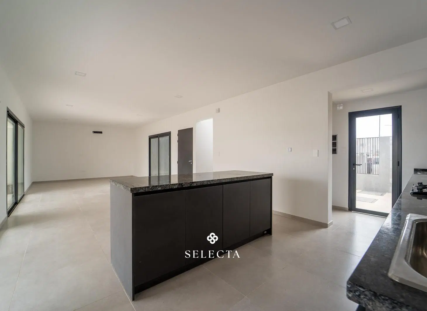 Casa en Venta - a estrenar en Colinas de Manantiales 4