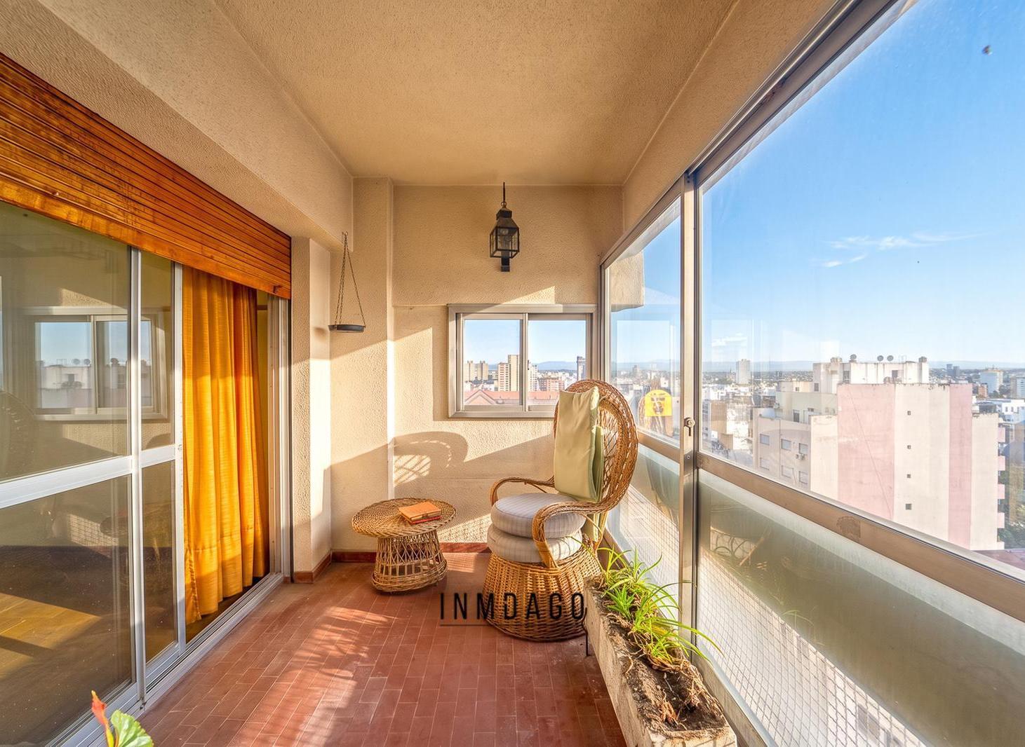 Foto de Departamento de 3 dormitorios con cochera y balcón – Piso 14 | Centro, imagen 1