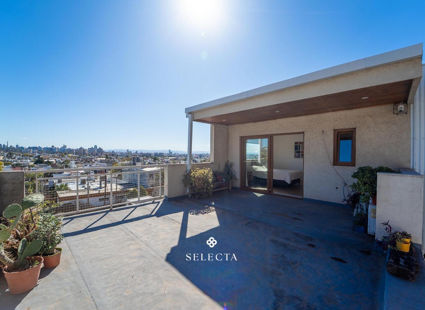 Foto de Casa de 2 dormitorios con terraza y cochera descubierta en Sarmiento, imagen 2