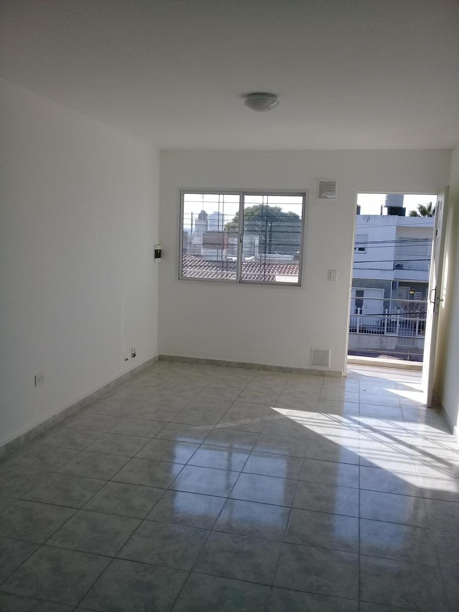 Foto de Venta en Block. Casa 3 d + 2 dptos 2 d. Bº P. San Vicente. S/ San, imagen 4