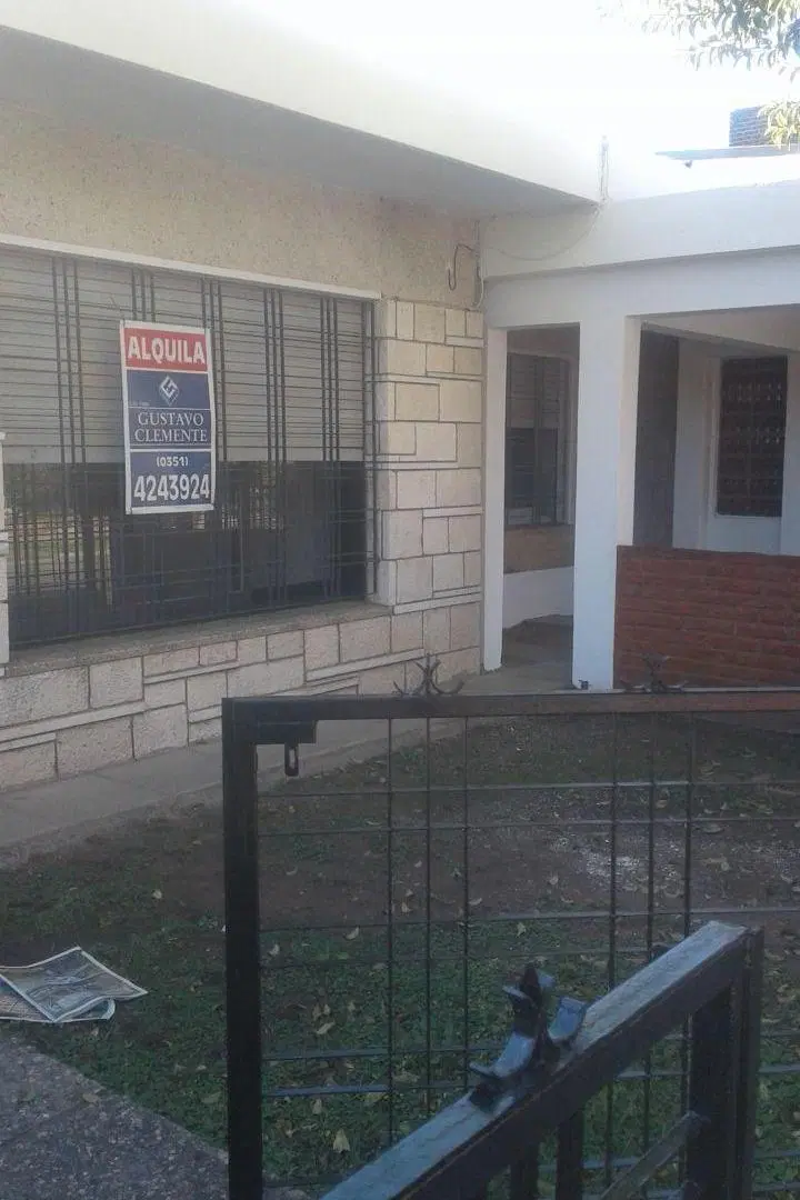 Casa en venta Bº Villa Marta. s/ Pedro N Clara 4169. A 1/2 c. Av. La Cordillera. 2 dorm. 5