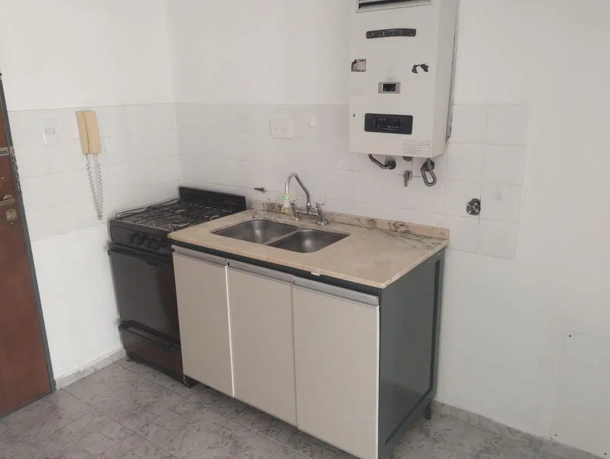 Departamento 1 dorm. Alquiler!! externo c/balcón s/ Alvear 221 esquina Olmos. 4