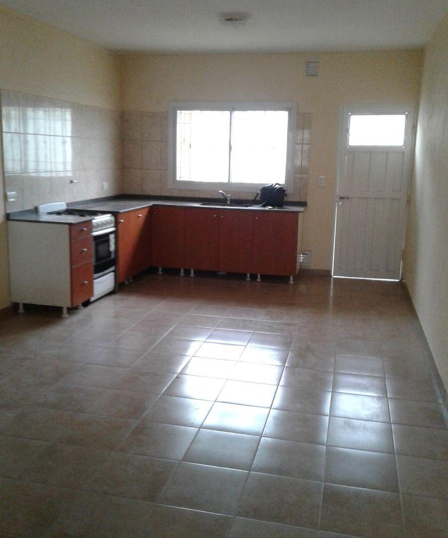 Foto de EXC. PROP. CASA 2 DORM.S/JEAN SONNET 621. Bº ALTOS SANTA ANA. PATIO Y, imagen 5