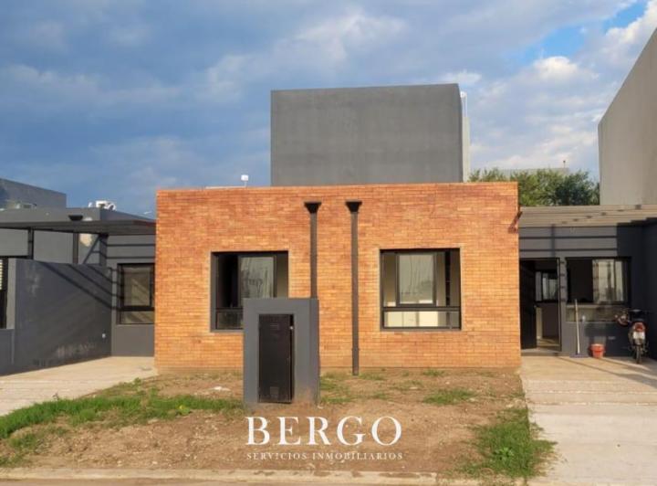 VENTA - DUPLEX EN SOLARES DE MANANTIALES 2 DORMITORIOS 1 BAÑO
