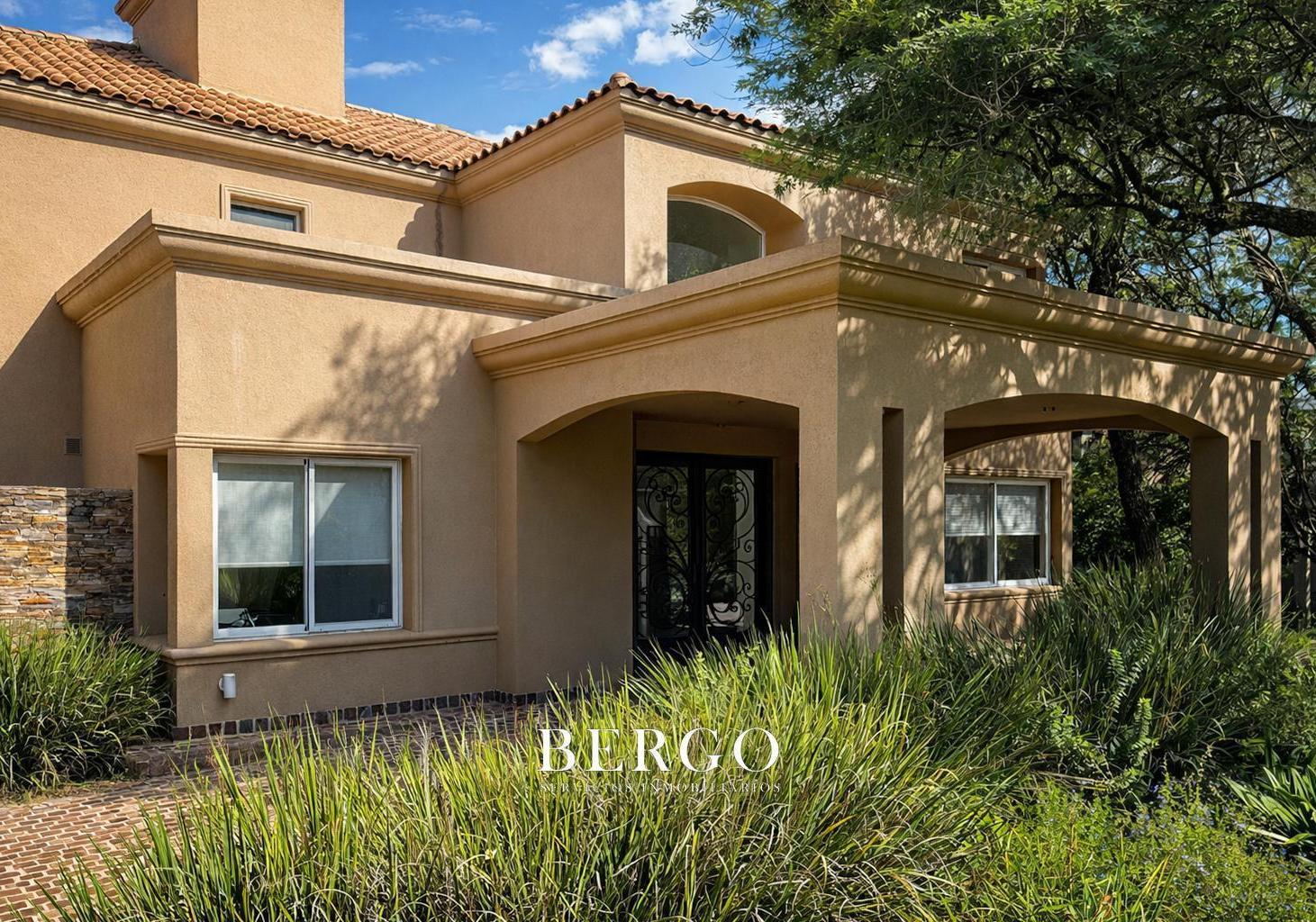 VENTA - INCREIBLE CASA EN UN LOTE UNICO - EL BOSQUE