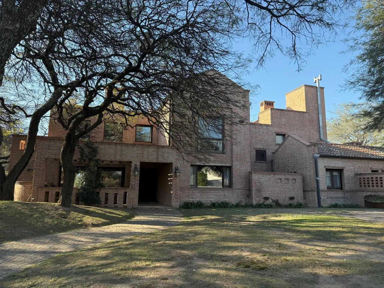 VENTA - INCRIBLE CASA EN COUNTRY JOCKEY CLUB 3