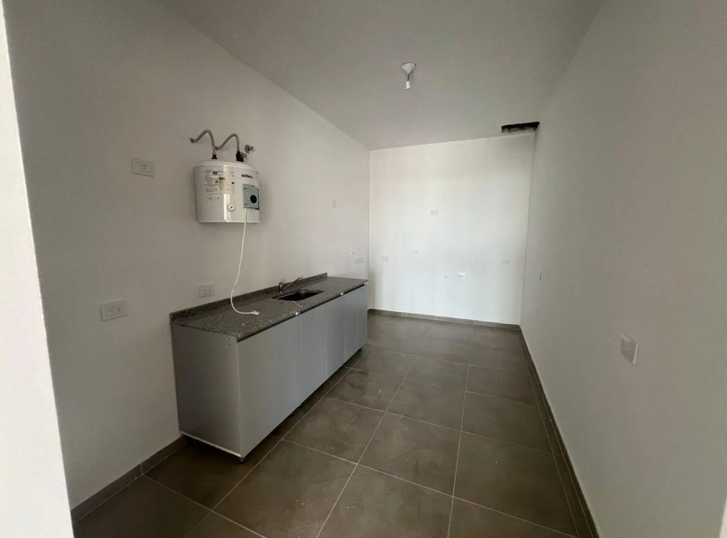 ALQUILER - LOCAL 120m2 APTO GASTRONOMICOS - SOLARES DE MANANTIALES 4