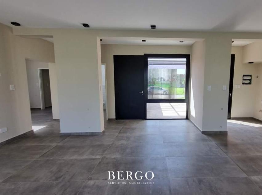 Foto de VENTA - CASA 3DORMITORIOS 3 BAÑOS PLANTA BAJA A ESTRENAR - TEJAS IV, imagen 2