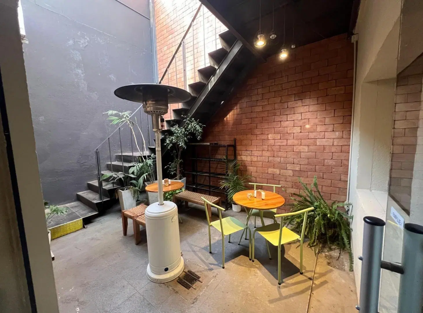 VENTA - INVERSOR - IMPORTANTE LOCAL COMERCIAL - GUEMES 5