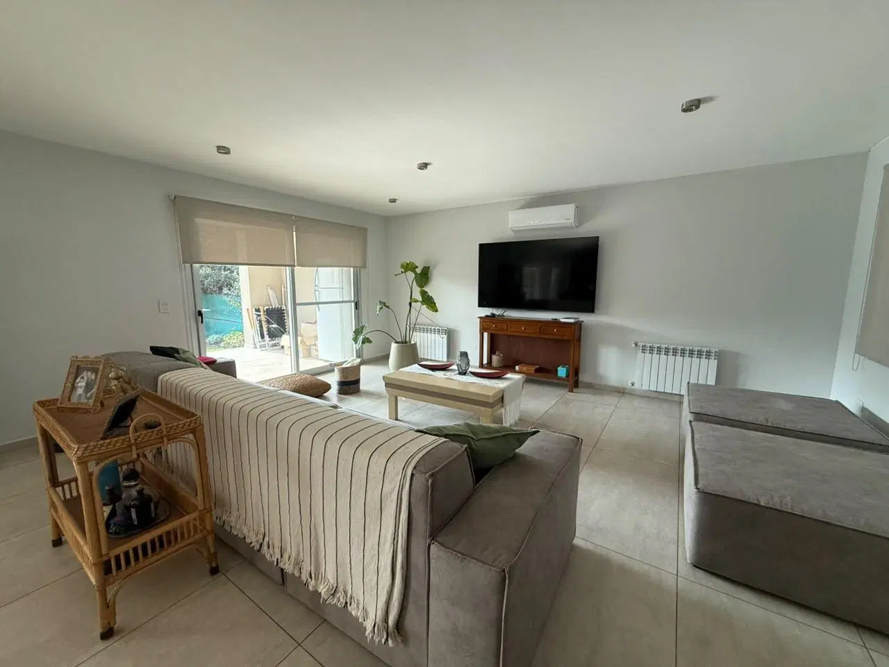 VENTA - EXCLUSIVA CASA EN SANTINA NORTE 3 DORMITOROS 2
