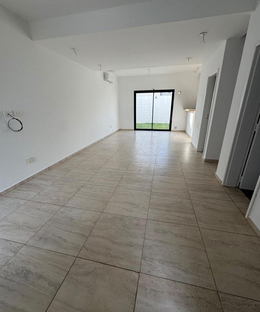 Foto de ALQUILER - DUPLEX 3 DORMITORIOS 2 BAÑOS - PRADOS DE MANANTIALES, imagen 1