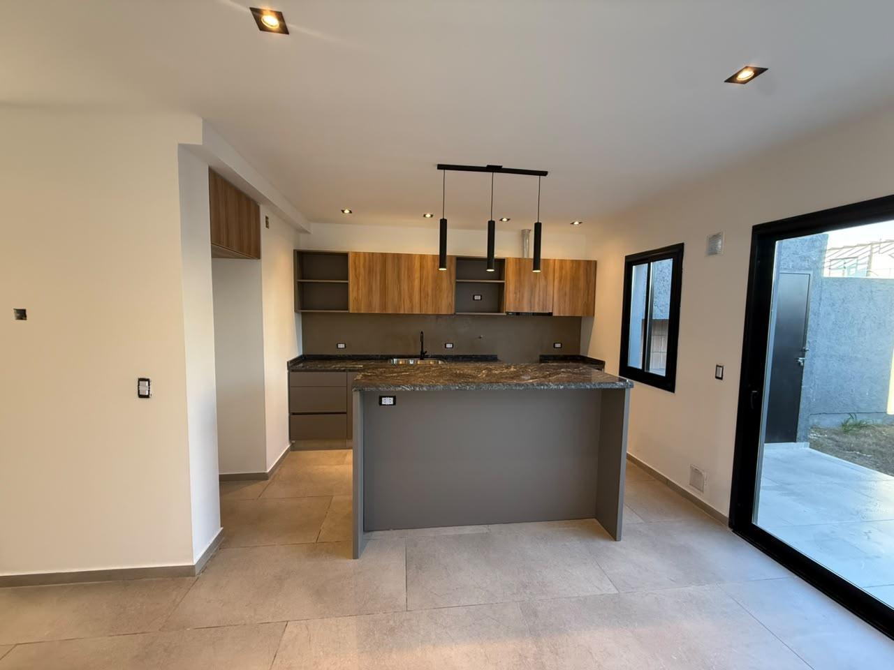 Foto de VENTA - DUPLEX 3 DORMITORIOS 3 BAÑOS - COLINAS DE MANANTIALES, imagen 1